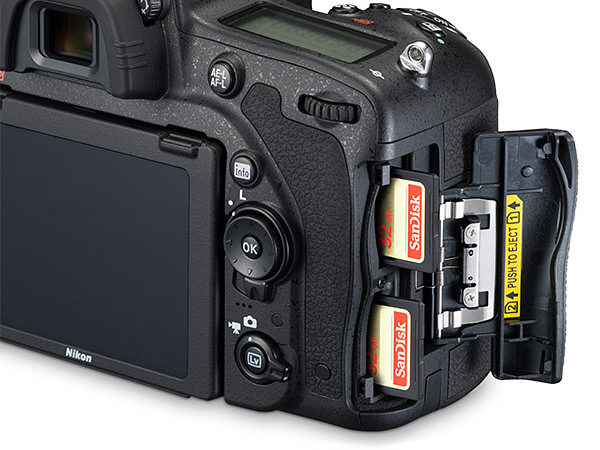 Nikon D750 Ranuras para tarjetas SD dobles