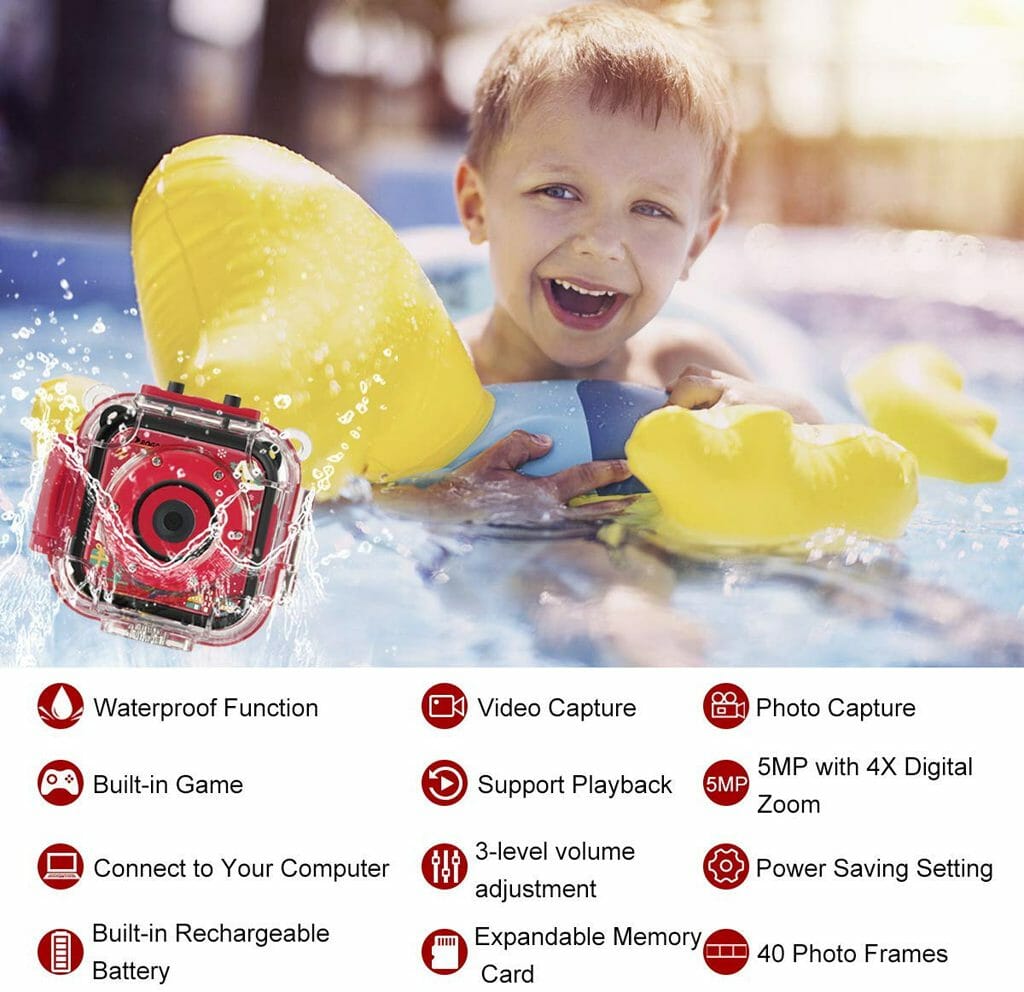 Un niño en alas de agua jugando en una piscina con una cámara PROGRACE Kids