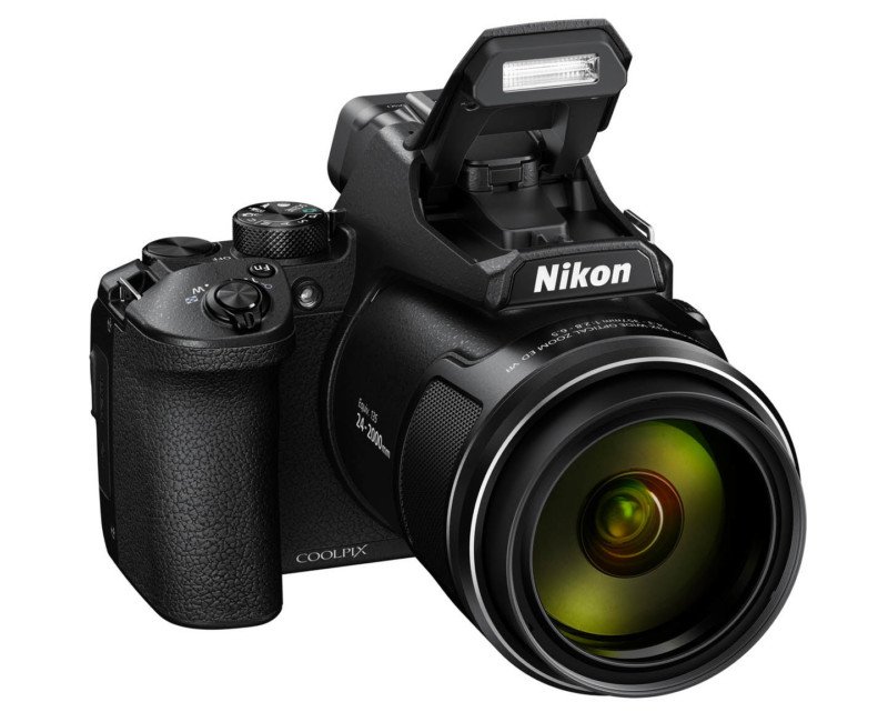 Nikon presenta la COOLPIX P950 con zoom 83x, RAW y 4K