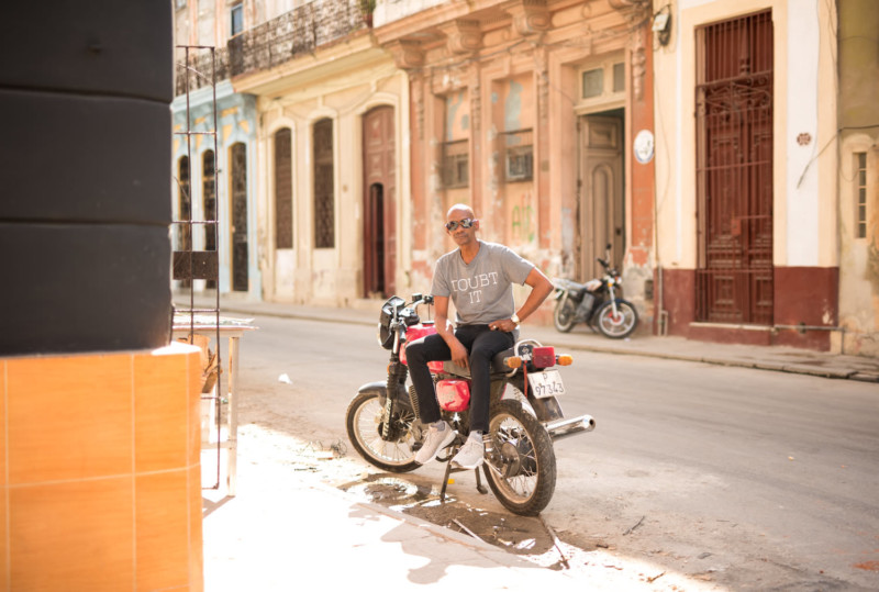 Retratos de extraños en las calles de Cuba