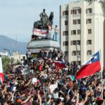 Hallan a un fotógrafo muerto apuñalado después de cubrir las protestas antigubernamentales en Chile