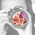 Una mujer se hizo pasar por fotógrafa de recién nacidos para robar un bebé