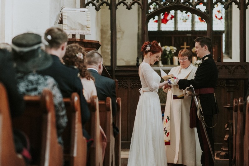 Cómo fotografiar una ceremonia de boda en una iglesia